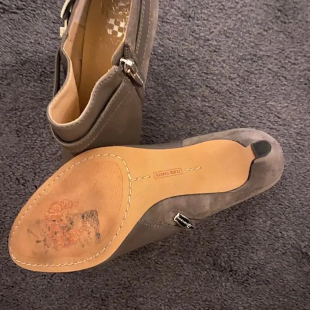 Vince Camuto Gray Vanny Ankle booties, size 8 1/2/38 1/2